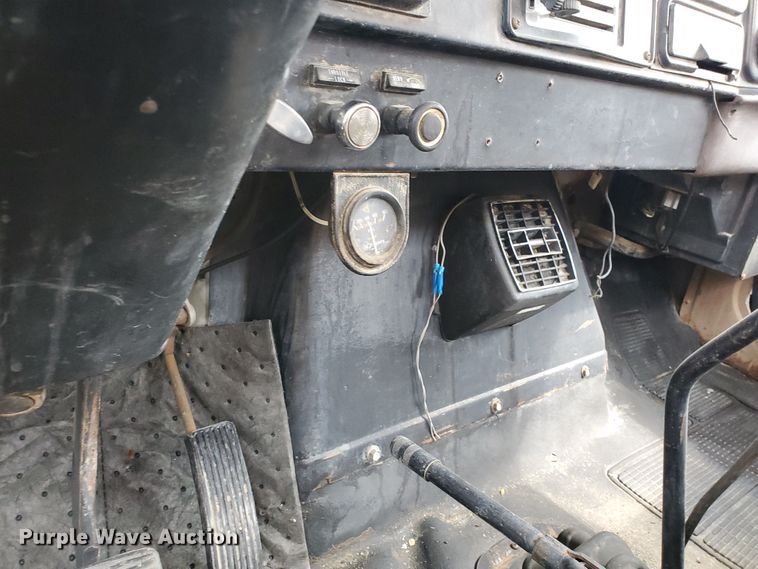 image for item IX9967 1982 International 1754  fuel truck