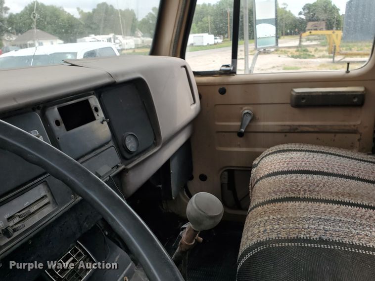 image for item IX9967 1982 International 1754  fuel truck