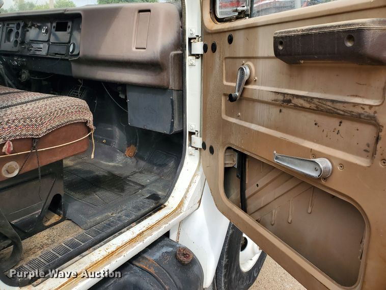 image for item IX9967 1982 International 1754  fuel truck