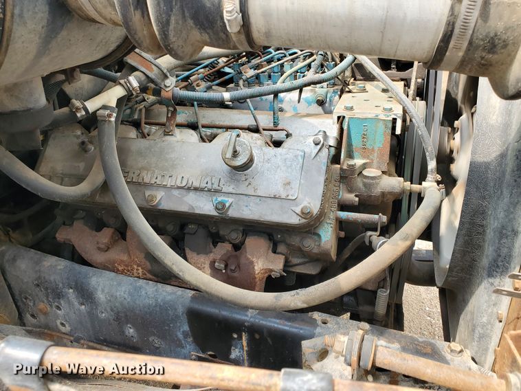 image for item IX9967 1982 International 1754  fuel truck