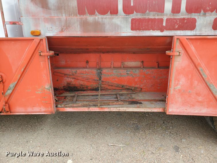 image for item IX9967 1982 International 1754  fuel truck