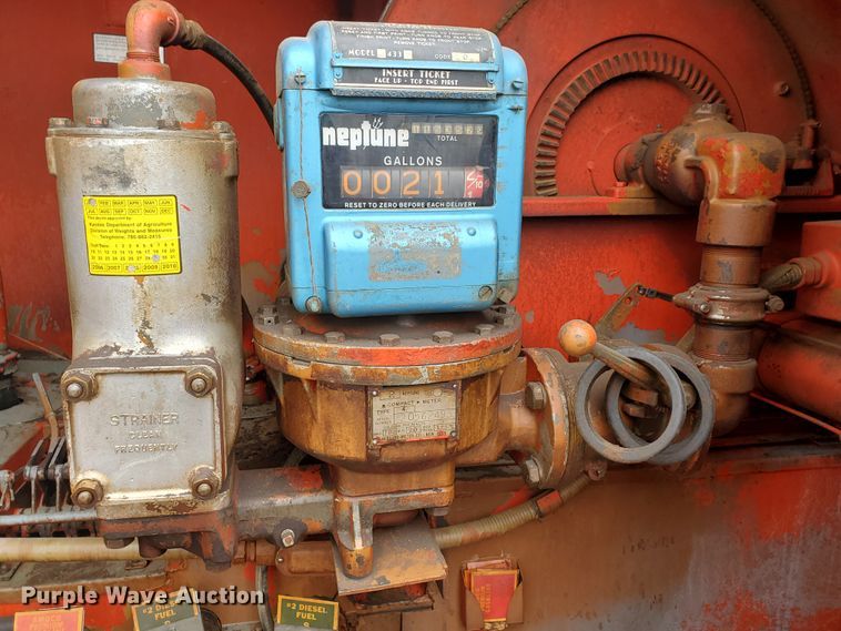 image for item IX9967 1982 International 1754  fuel truck