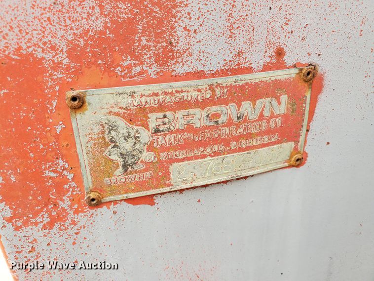 image for item IX9967 1982 International 1754  fuel truck