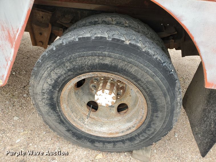 image for item IX9967 1982 International 1754  fuel truck