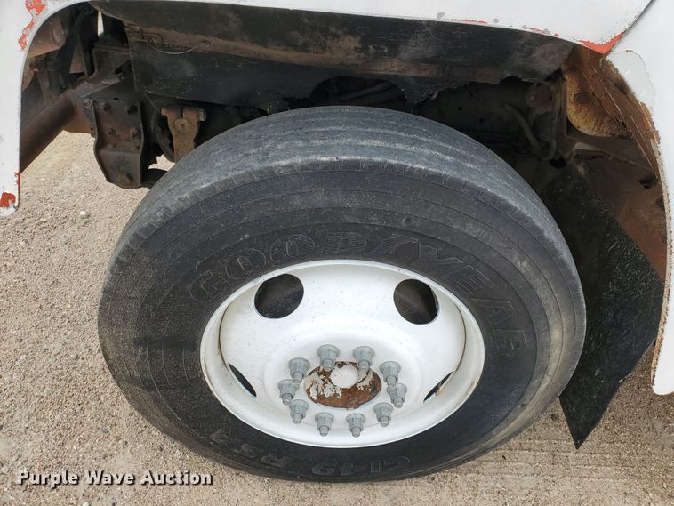 image for item IX9967 1982 International 1754  fuel truck