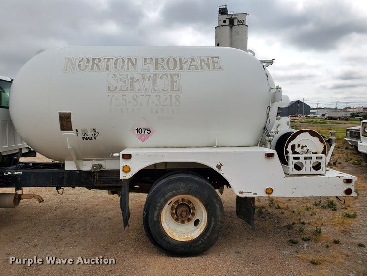 image for item IX9968 1993 Chevrolet Kodiak  propane truck