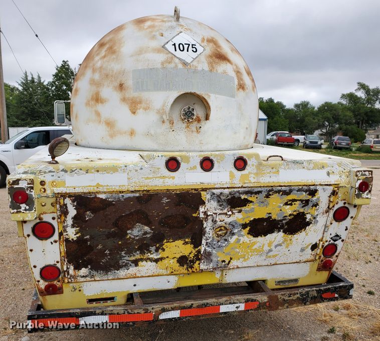 image for item IX9969 1984 Chevrolet C60  propane truck