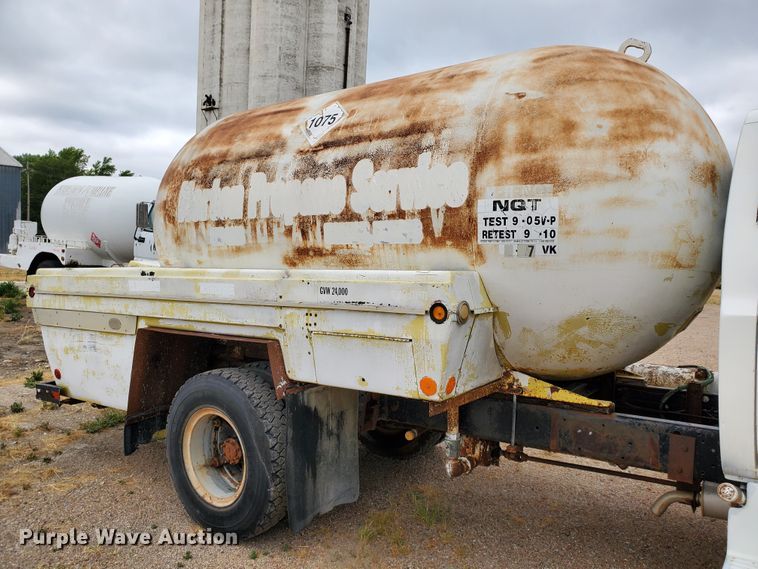 image for item IX9969 1984 Chevrolet C60  propane truck