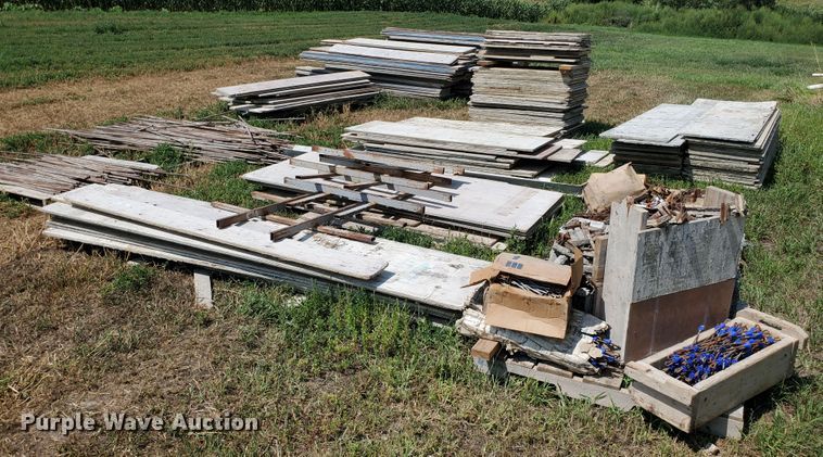 image for item IX9984 Concrete equipment