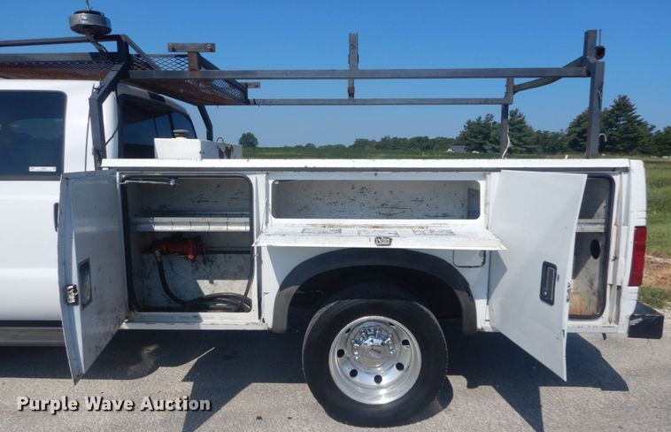 image for item JI9429 2001 Ford F450 Super Duty XLT  utility / service truck