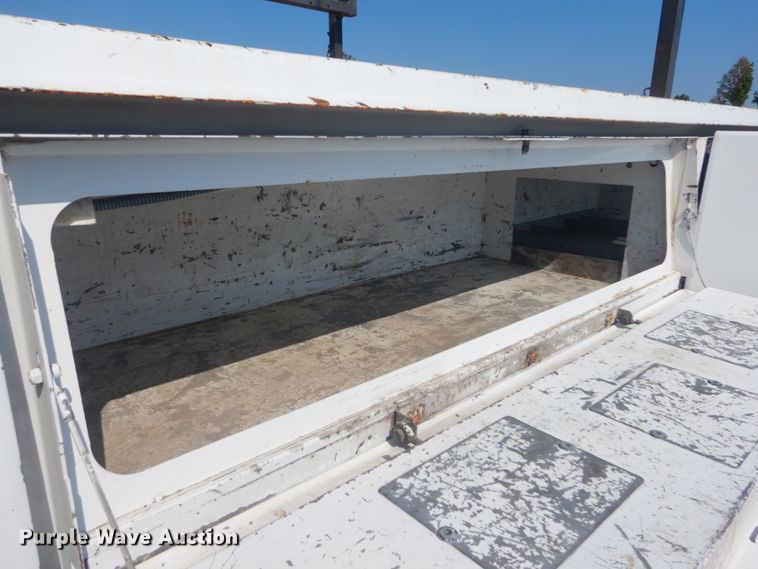 image for item JI9429 2001 Ford F450 Super Duty XLT  utility / service truck