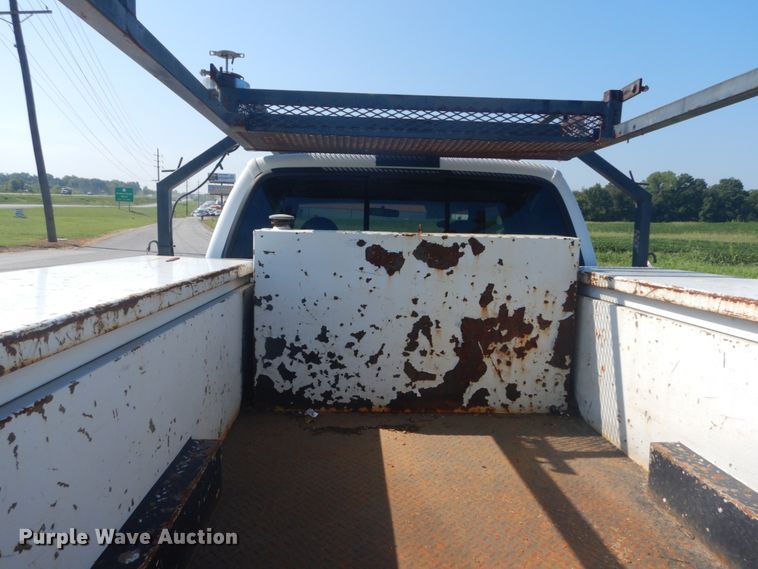 image for item JI9429 2001 Ford F450 Super Duty XLT  utility / service truck