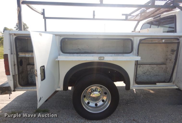 image for item JI9429 2001 Ford F450 Super Duty XLT  utility / service truck