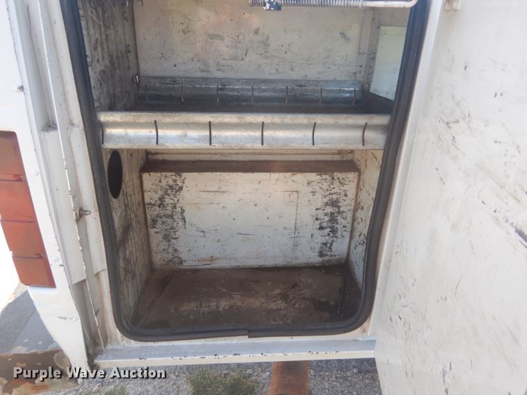 image for item JI9429 2001 Ford F450 Super Duty XLT  utility / service truck