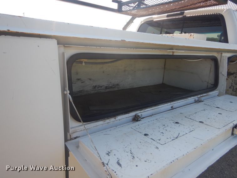 image for item JI9429 2001 Ford F450 Super Duty XLT  utility / service truck