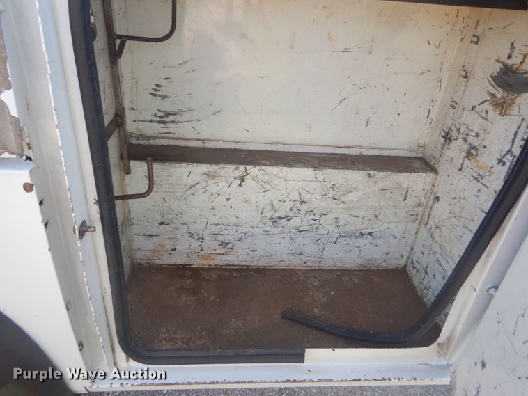 image for item JI9429 2001 Ford F450 Super Duty XLT  utility / service truck