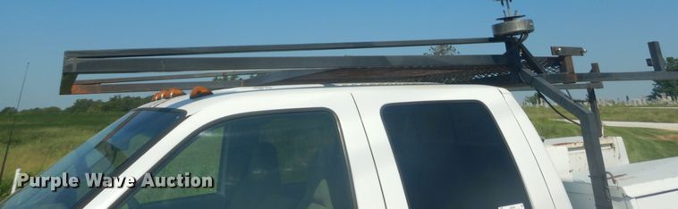 image for item JI9429 2001 Ford F450 Super Duty XLT  utility / service truck