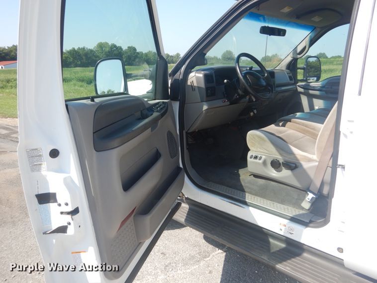 image for item JI9429 2001 Ford F450 Super Duty XLT  utility / service truck