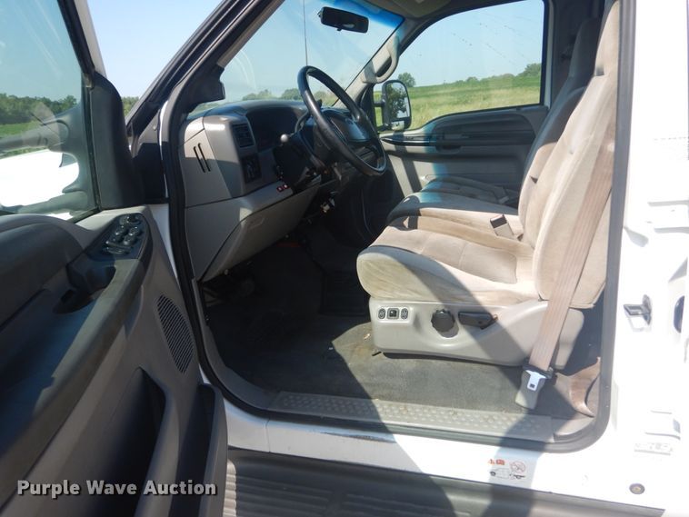 image for item JI9429 2001 Ford F450 Super Duty XLT  utility / service truck