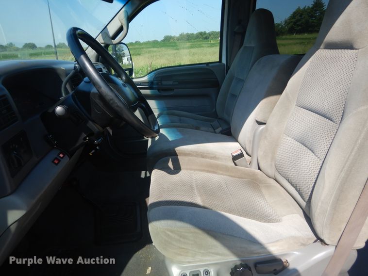 image for item JI9429 2001 Ford F450 Super Duty XLT  utility / service truck