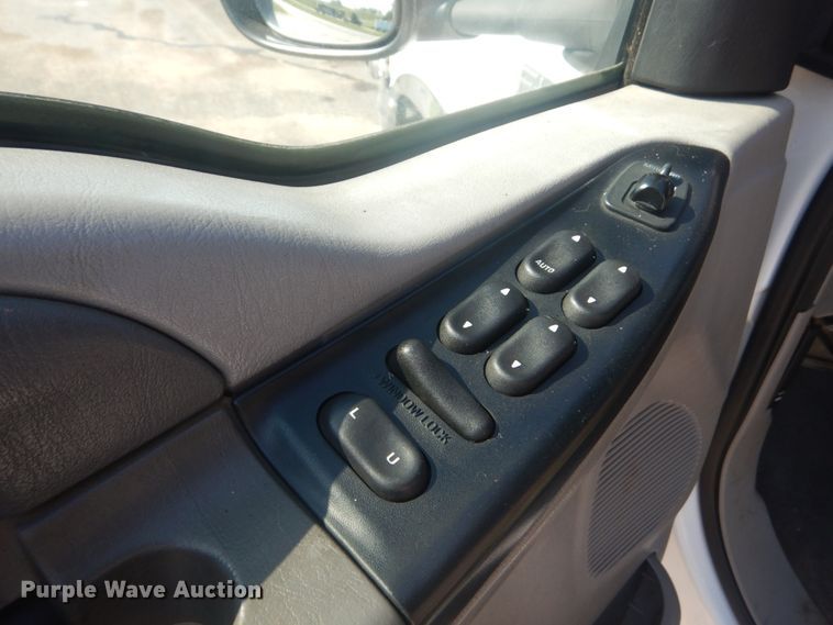 image for item JI9429 2001 Ford F450 Super Duty XLT  utility / service truck