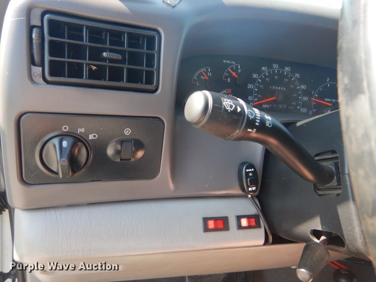 image for item JI9429 2001 Ford F450 Super Duty XLT  utility / service truck