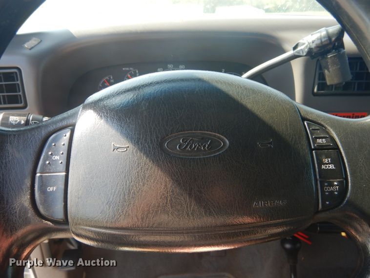 image for item JI9429 2001 Ford F450 Super Duty XLT  utility / service truck