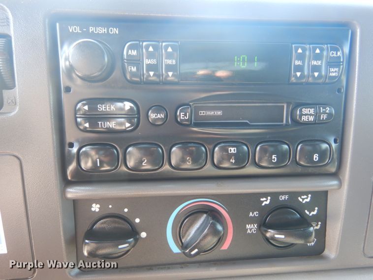 image for item JI9429 2001 Ford F450 Super Duty XLT  utility / service truck