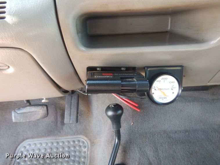 image for item JI9429 2001 Ford F450 Super Duty XLT  utility / service truck