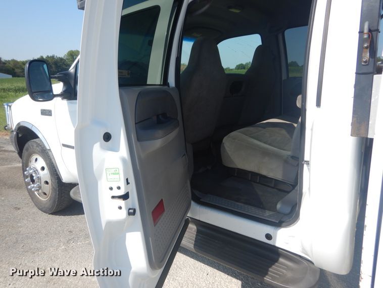 image for item JI9429 2001 Ford F450 Super Duty XLT  utility / service truck