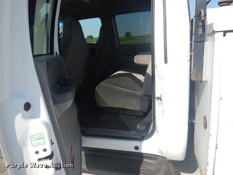 image for item JI9429 2001 Ford F450 Super Duty XLT  utility / service truck