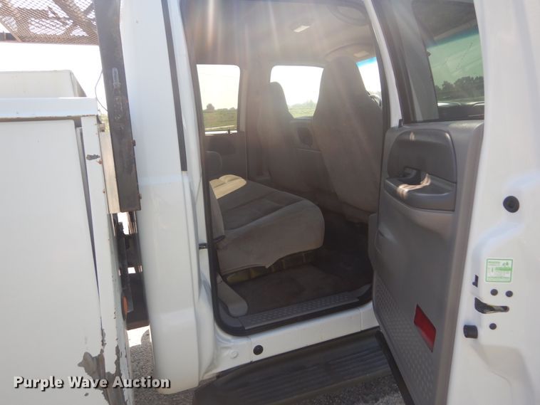 image for item JI9429 2001 Ford F450 Super Duty XLT  utility / service truck