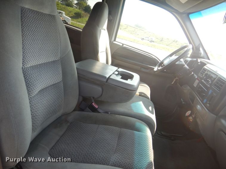 image for item JI9429 2001 Ford F450 Super Duty XLT  utility / service truck