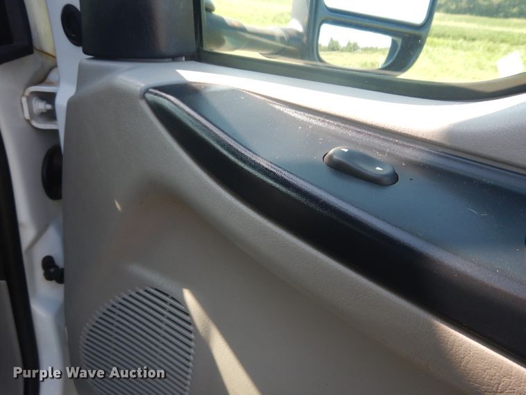 image for item JI9429 2001 Ford F450 Super Duty XLT  utility / service truck