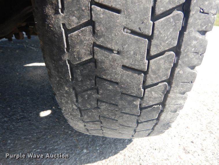 image for item JI9429 2001 Ford F450 Super Duty XLT  utility / service truck