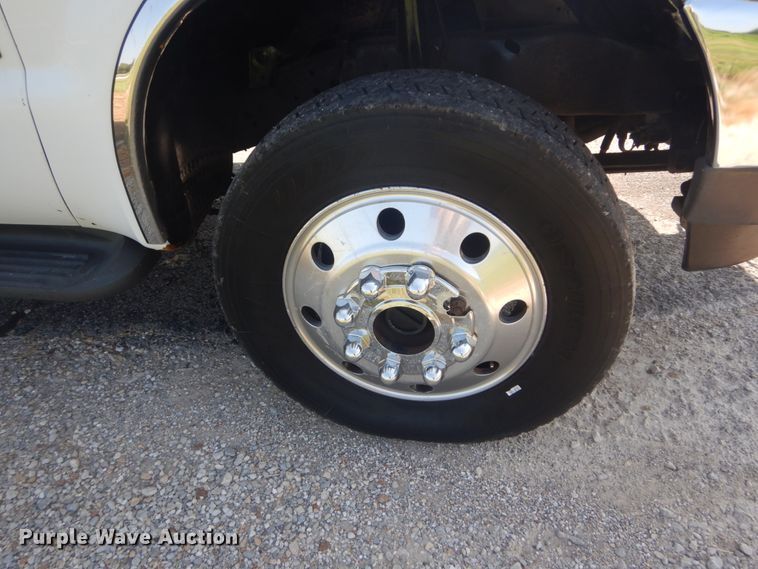 image for item JI9429 2001 Ford F450 Super Duty XLT  utility / service truck