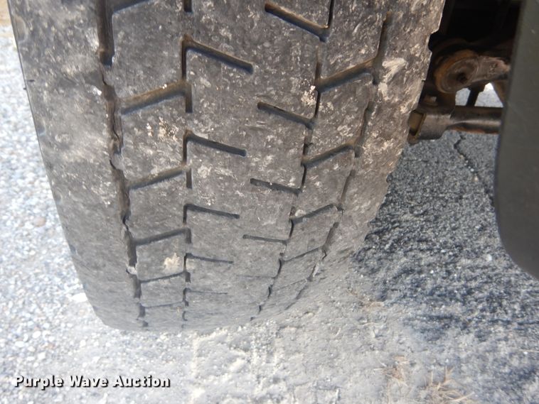 image for item JI9429 2001 Ford F450 Super Duty XLT  utility / service truck