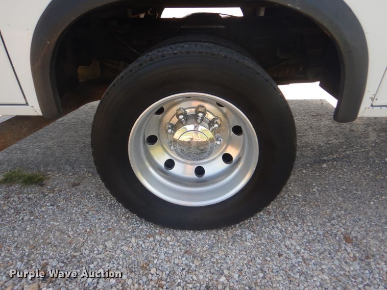 image for item JI9429 2001 Ford F450 Super Duty XLT  utility / service truck