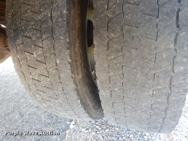 image for item JI9429 2001 Ford F450 Super Duty XLT  utility / service truck