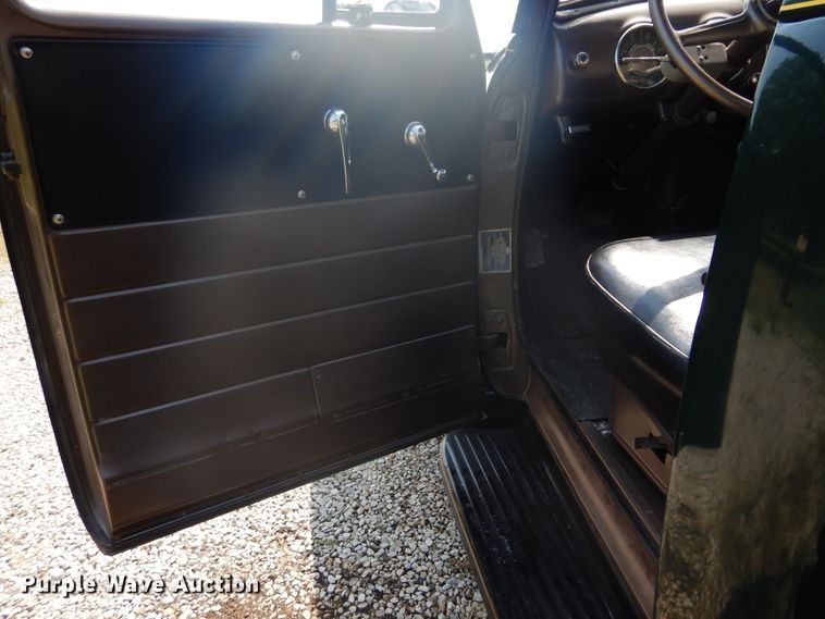 image for item JN9507 1951 Chevrolet  3600 series pickup truck