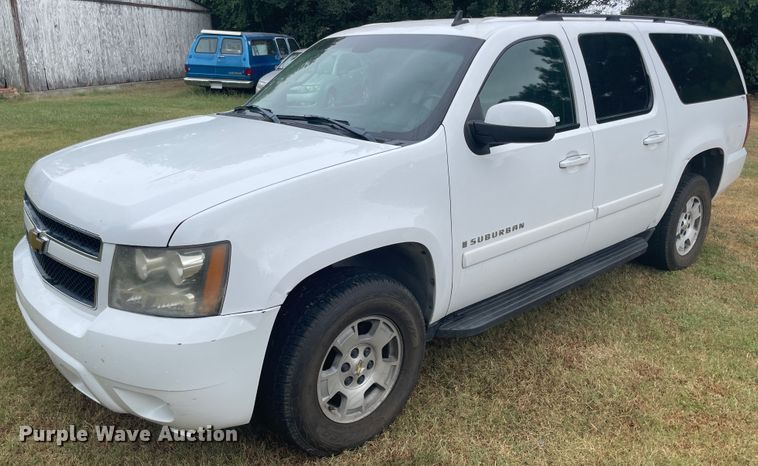 image for item JQ9732 2007 Chevrolet Suburban  SUV