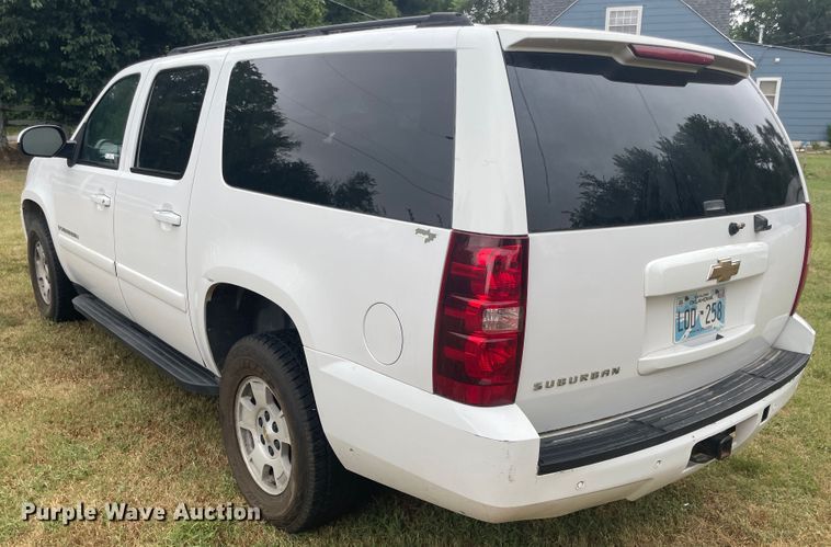 image for item JQ9732 2007 Chevrolet Suburban  SUV