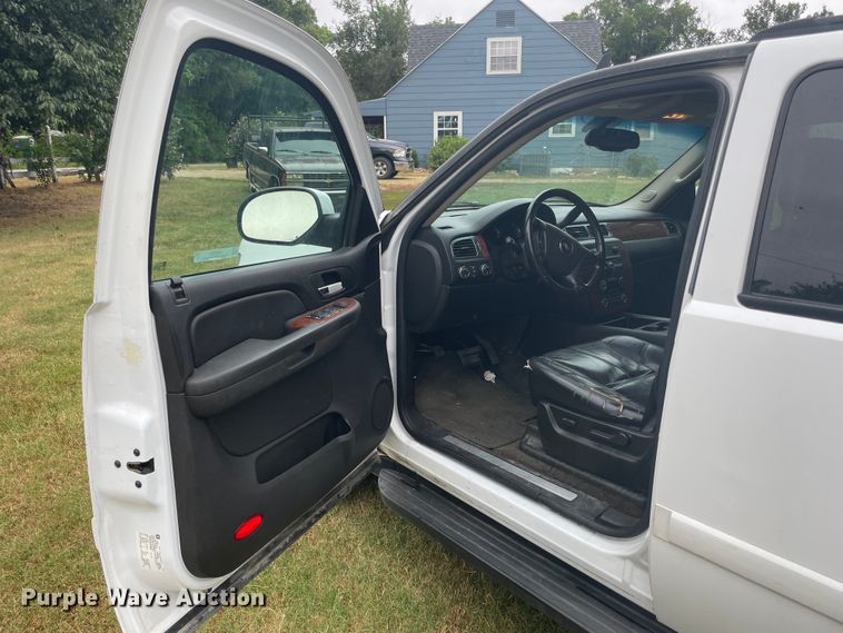 image for item JQ9732 2007 Chevrolet Suburban  SUV