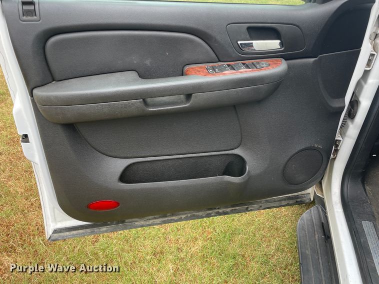 image for item JQ9732 2007 Chevrolet Suburban  SUV