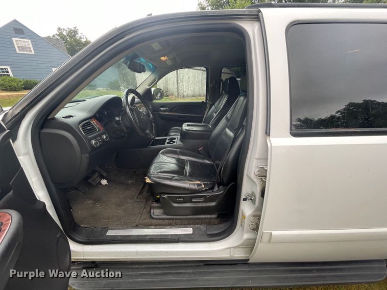 image for item JQ9732 2007 Chevrolet Suburban  SUV