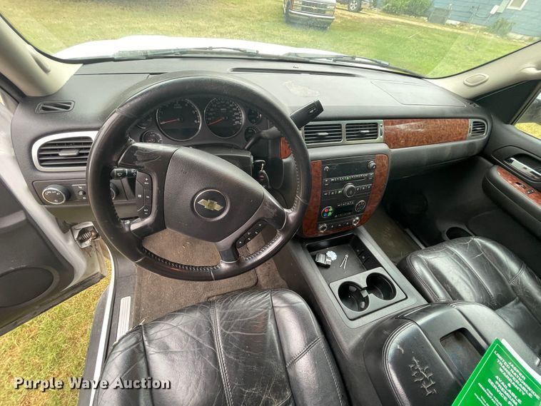 image for item JQ9732 2007 Chevrolet Suburban  SUV