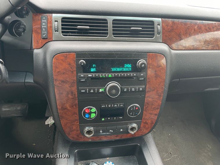 image for item JQ9732 2007 Chevrolet Suburban  SUV