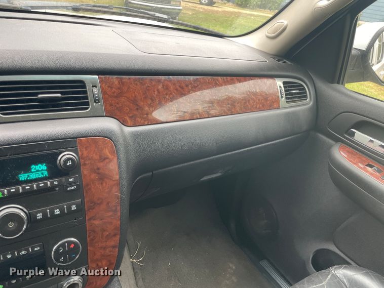 image for item JQ9732 2007 Chevrolet Suburban  SUV