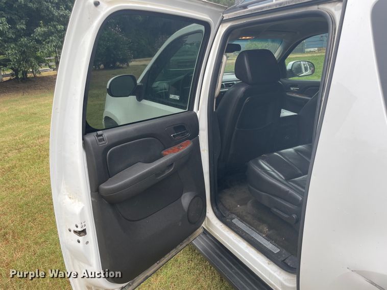 image for item JQ9732 2007 Chevrolet Suburban  SUV