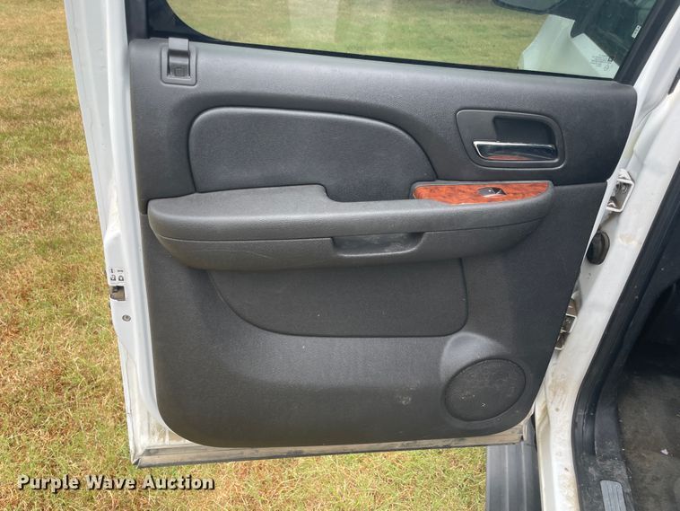 image for item JQ9732 2007 Chevrolet Suburban  SUV